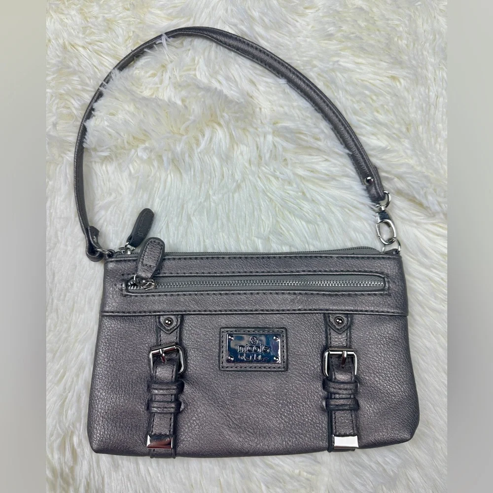 Nicole Miller Clutch Purse w Wrist Strap Wristlet Silver Gray multi card slots